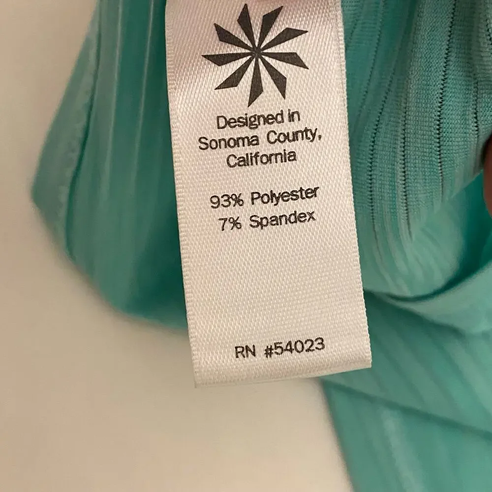 Women's Athleta Size Medium Round Neck Green Workout Short Sleeve T-Shirt Gym